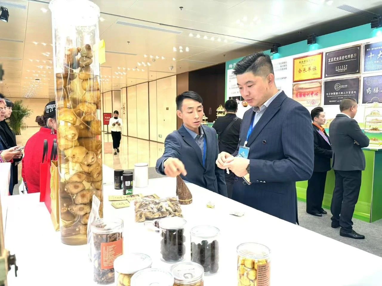 贵州黔赫堂集团受邀参加首届天麻产业发展大
